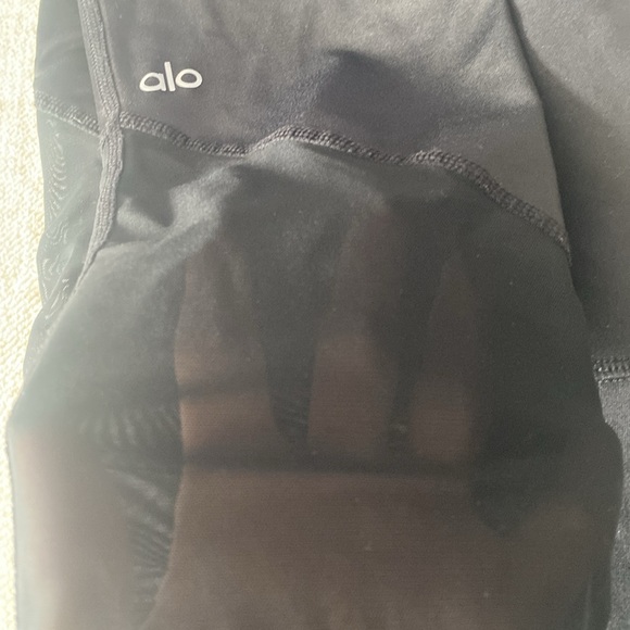 Alo Yoga leggings, black, size Medium. Excellent condition. Mesh - Picture 6 of 6